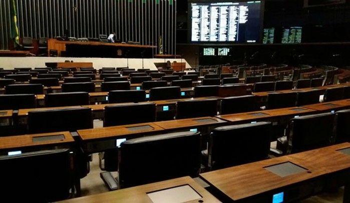 Durante a tarde desta quarta-feira, já não havia mais atividade no plenário da Câmara (Crédito: G1)