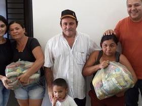 SEMANA SANTA: Prefeitura entrega cestas à famílias carentes