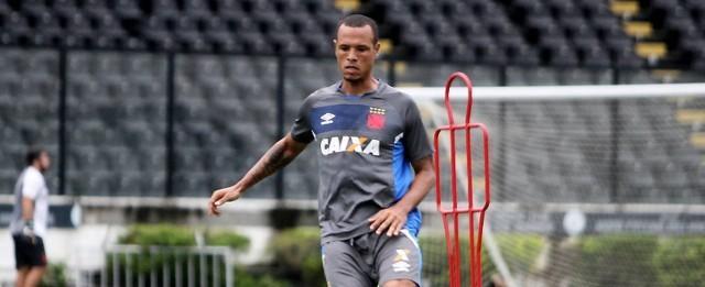 Com seis jogos e nenhum gol, Luis Fabiano volta após preparação