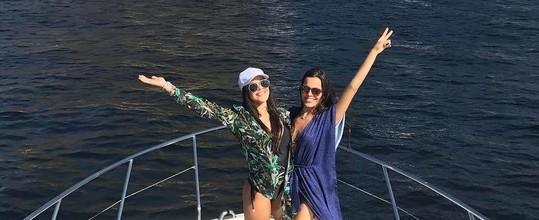 Emilly Araújo curte passeio de iate no Rio com a família