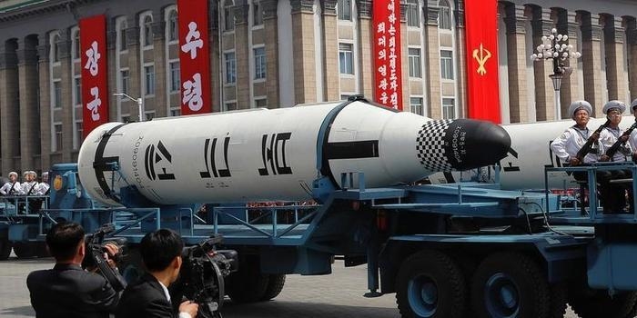 Após dizer que está pronta, Coreia do Norte exibe mísseis