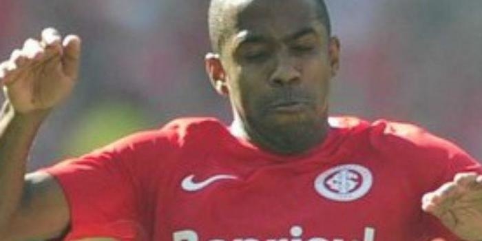 Diretor do Vitória confirma acerto com Fabinho