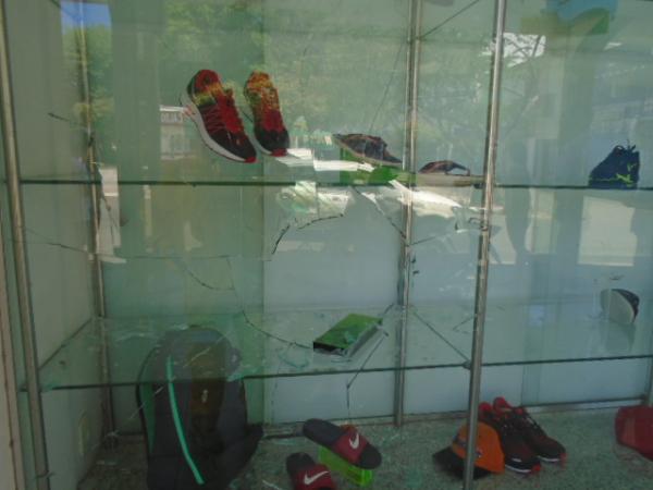 Homem quebra vitrine de loja furta mercadorias em Floriano