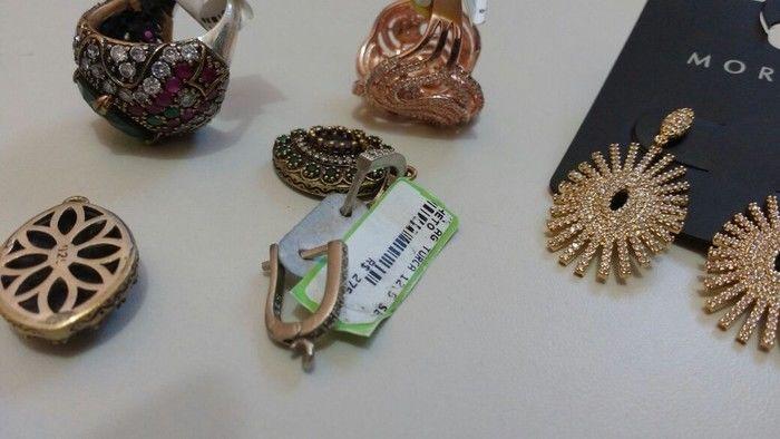 Médica é presa após furtar semi joias em shopping