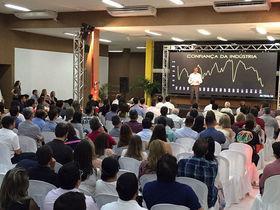 Economista Ricardo Amorim realiza palestra no Cocais Shopping
