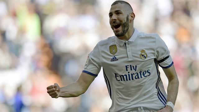 Real Madrid vence o Alavés e segue na liderança do Espanhol