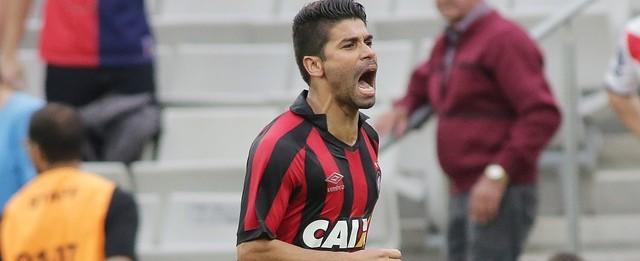 Atlético-PR vence o Paraná e abre vantagem nas quartas de final