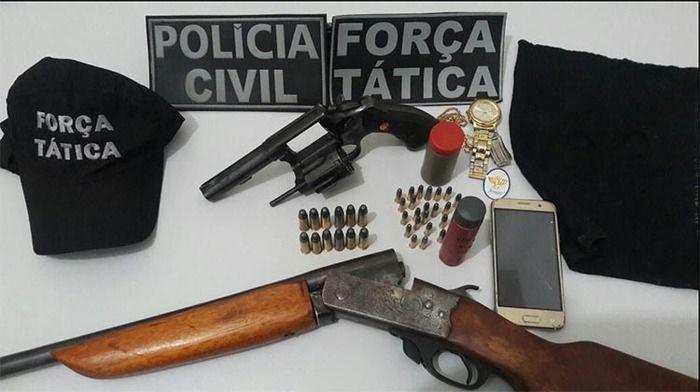 Material apreendido com os dois acusados (Crédito: Divulgação)