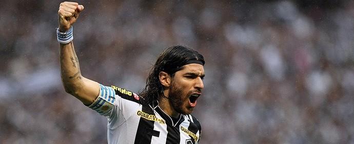 Loco Abreu fala sobre sua saída do Bangu: "ficar perto da família"