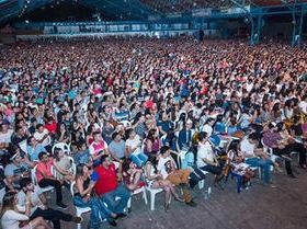 Whindersson Nunes arrasta multidão em show em Teresina