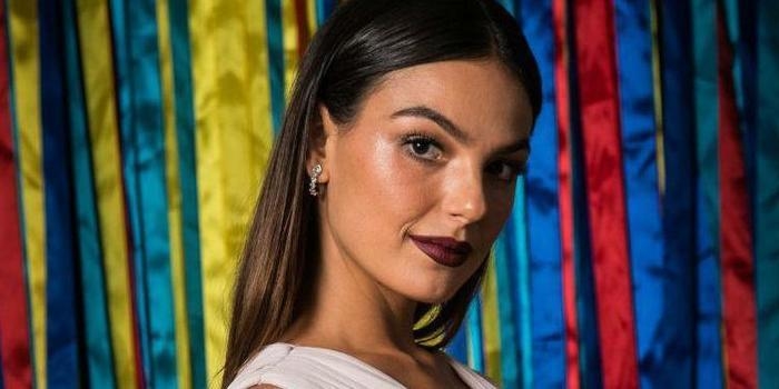Isis Valverde revela produto para cuidar dos fios: "Óleo de coco"