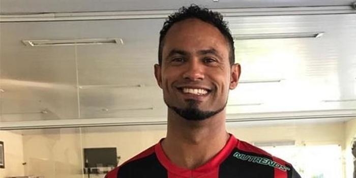 Janot pede que seja revogada decisão que soltou goleiro Bruno
