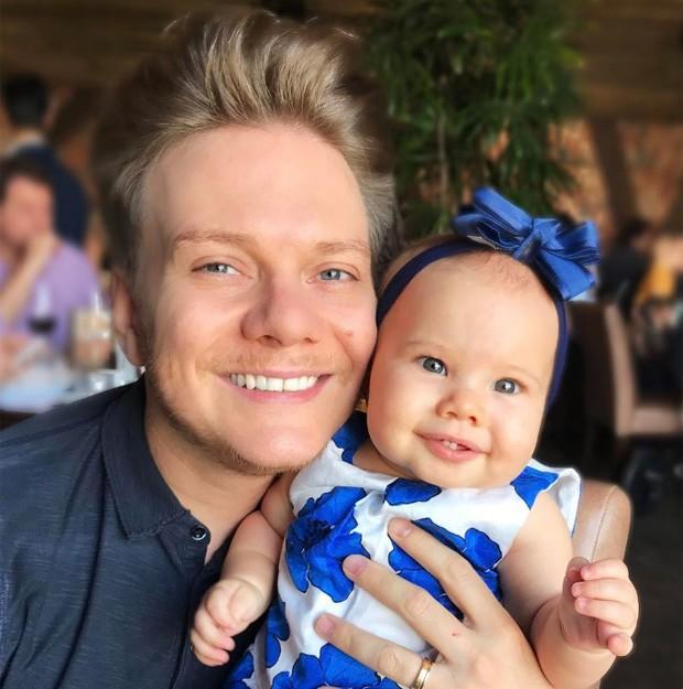 Michel Teló e a filha (Crédito: Reprodução)