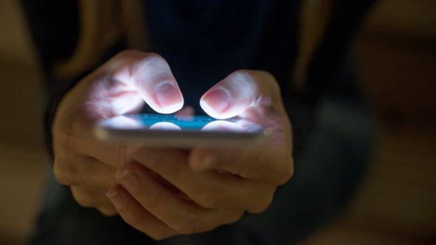 Forma como jovens utilizam redes sociais é peculiar - e se apresenta como um desafio (Crédito: Getty)