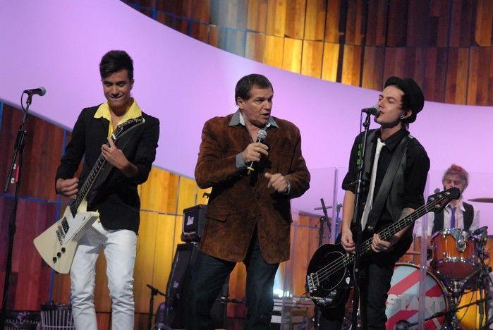 Jerry Adriani e Restart se apresentam no 'Som Brasil' que homenageia a Jovem Guarda em 24/04/2012 (Crédito: Reprodução)