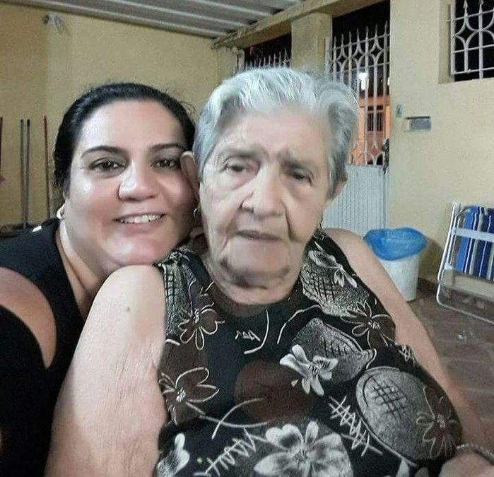 Rubia e a avó Maria do Carmo (Crédito: Reprodução)