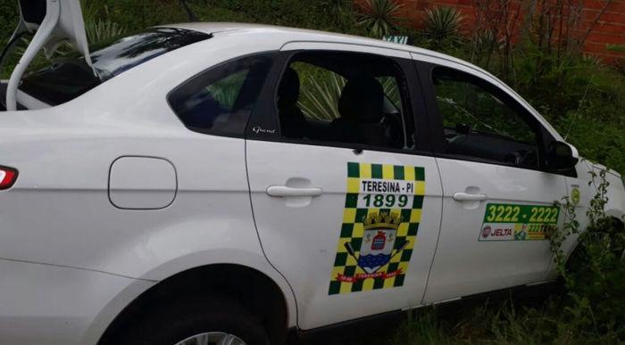 Motorista perdeu o controle do veículo ao ser atingido (Crédito: Reprodução)