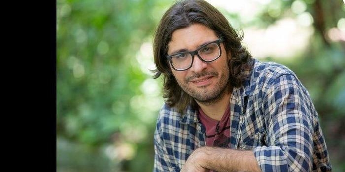 Ex-"BBB17" Ilmar vive romance com produtora do reality, diz jornal