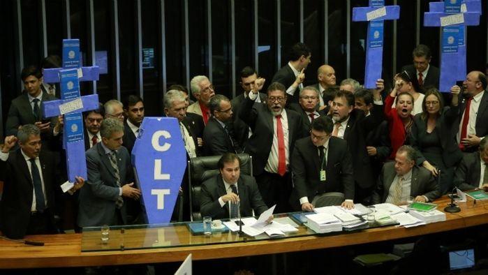 Câmara aprova proposta de reforma trabalhista