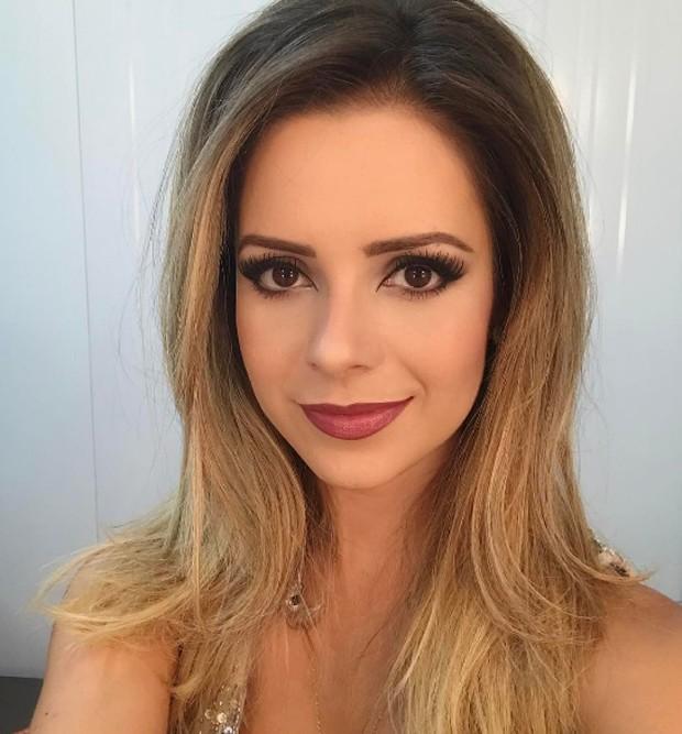 Sandy rebate comentário sobre plástica no nariz