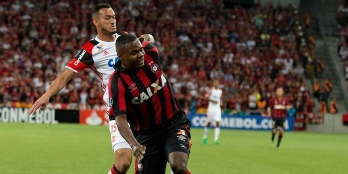 Jogadores do Atlético-PR exaltam vitória sobre Fla: “Fundamental