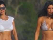 Kim Kardashian exibe boa forma ao lado de irmã no México