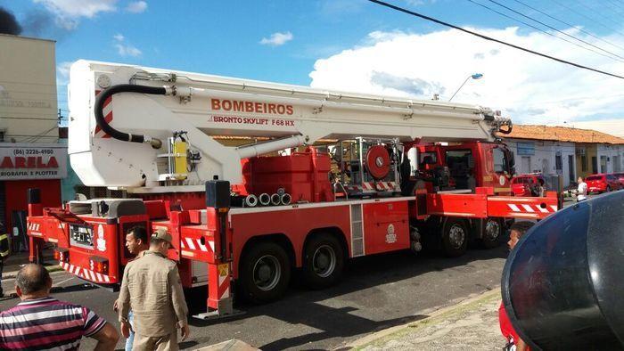 Incêndio atinge loja de produtos eletrônicos no Centro de Teresina