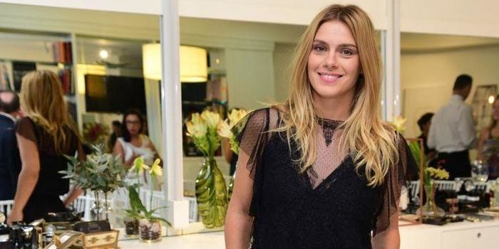 Carolina Dieckmann revela sentir falta de comer "pão com ovo"