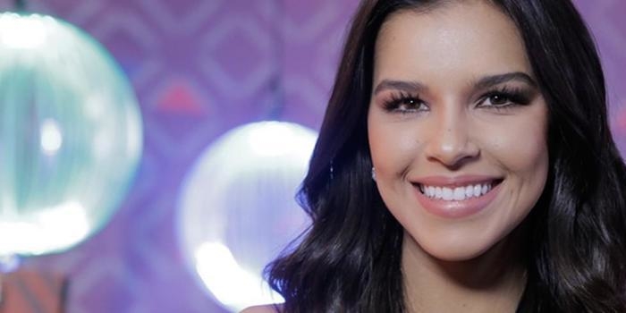 Mariana Rios reata namoro e ganha buquê de flores gigante