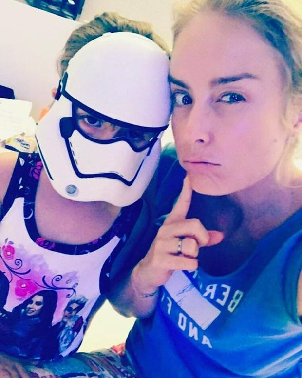 Luciano Huck e Angélica postam fotos divertidas com os filhos