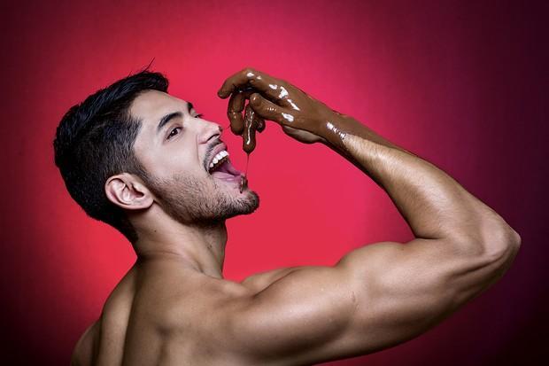 Willian Herculano em ensaio sensual