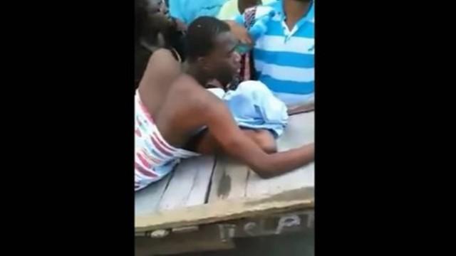 Casal é levado a hospital após ficar 'preso' durante sexo; vídeo