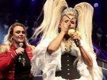Xuxa abandona palco após vídeo com seu pai e faz desabafo