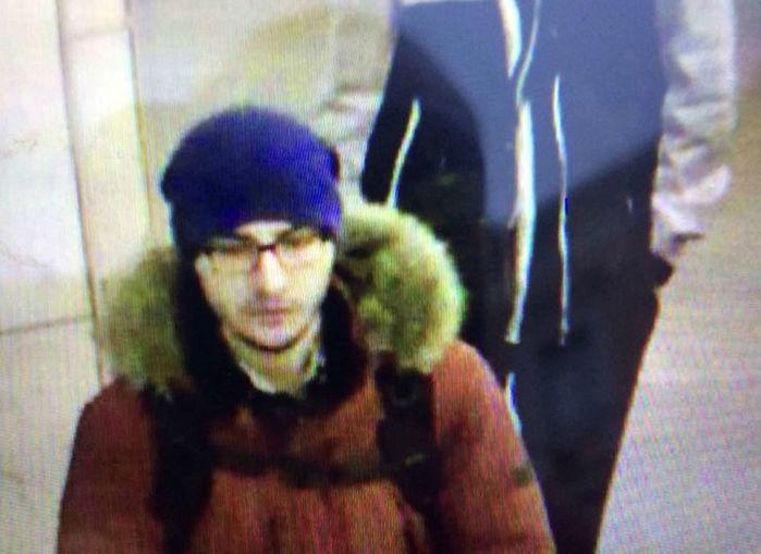 Imagem capturada de um vídeo de segurança e divulgada pela polícia mostra o suspeito Akbarzhon Jalilov