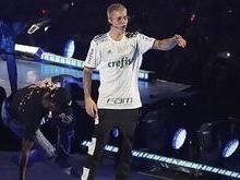 Amizade com Neymar foi ponte para Bieber usar camisa do Verdão