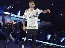 Amizade com Neymar foi ponte para Bieber usar camisa do Verdão