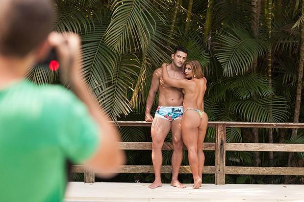 Priscila Pires e namorado no Paparazzo