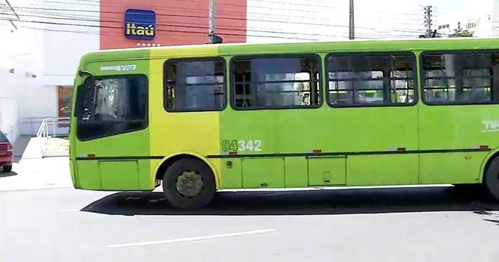 Trânsito na Frei Serafim ficou complicado após o acidente (Crédito: Reprodução)