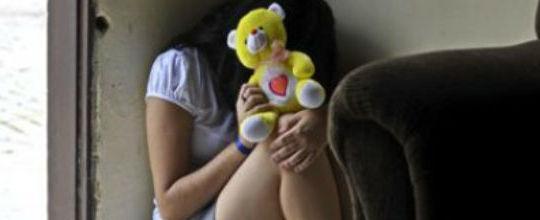 Padrasto estupra menina de 12 anos com o consentimento da mãe