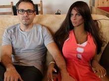 Homem cria sua própria boneca sexual com 'inteligência artificial'