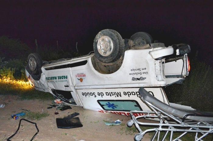 Veículo ficou parcialmente destruído (Crédito: Reprodução)