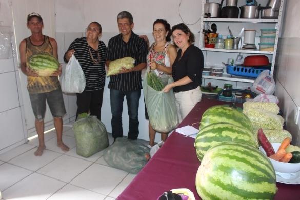 Entrega de alimentos pelo PAA (Crédito: Reprodução)
