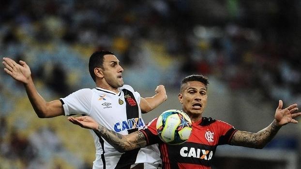 Rafael Marques, do Vasco, e Guerrero, do Flamengo, disputam a bola, no Maracanã (Crédito: Reprodução)