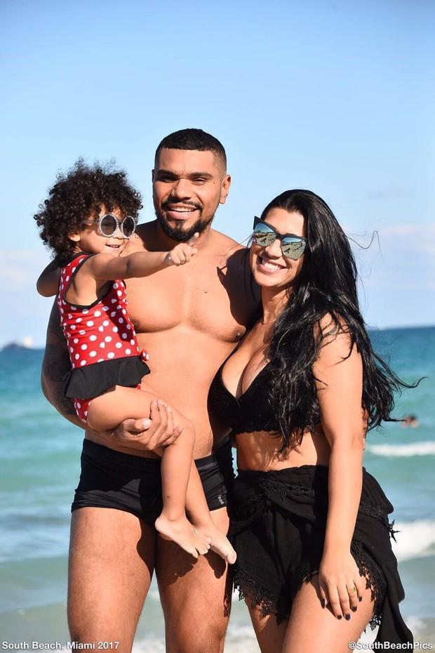 Ellen Cardoso, a Moranguinho, fala da vida em Miami com Naldo