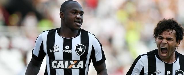 Com direito a 'sarrada', Bota elimina Flu e encara Vasco na final