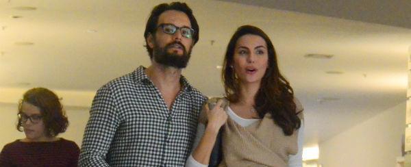 Grávida de Rodrigo Santoro, Mel Fronckowiak exibe barrigão