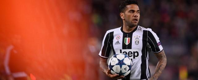 Daniel Alves se ofereceu para voltar ao Barcelona, mas time recusou