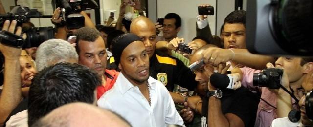 Flamengo encerra dívida com Ronaldinho Gaúcho ao saldar acordo