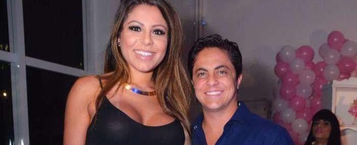 Thammy tira sutiã da namorada em foto sexy para divulgar peça