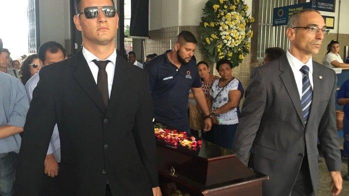 Corpo do ator Nelson Xavier é cremado